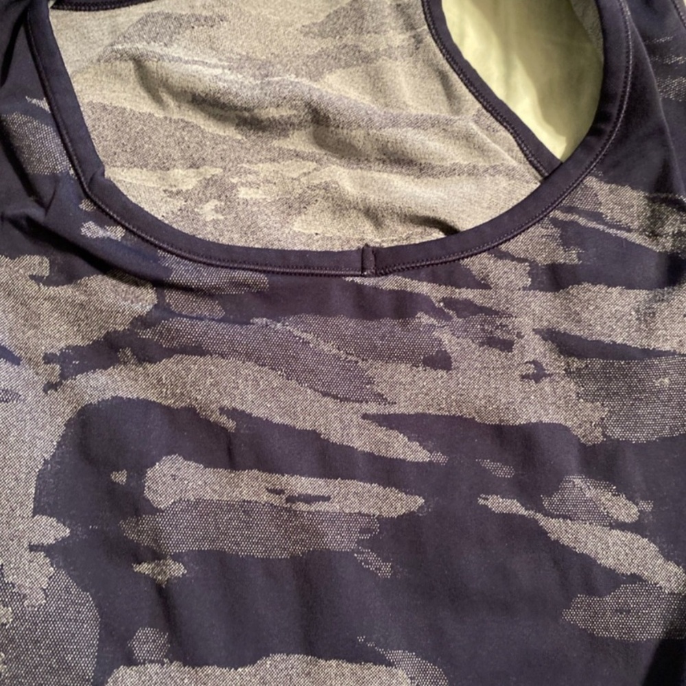 ATHLETA Speedlight Camo Racerback Seamless Tank Top Nylon Blue Women Size Large - Picture 10 of 10
